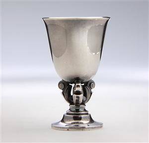 Johan Rohde for Georg Jensen KongeAcorn bæger af sterlingsølv