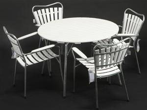 Havemøblement, bord med 4 stole