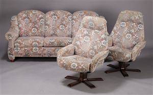 Tre-pers. sofa samt to lænestole 3