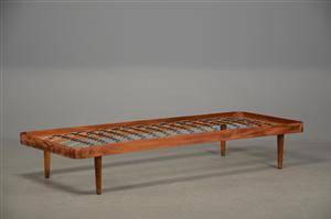 Daybed af nøddetræ, 1950erne