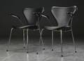 Arne Jacobsen. Par syverstole model 3207, sort læder 2