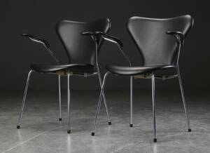 Arne Jacobsen. Par syverstole model 3207, sort læder 2