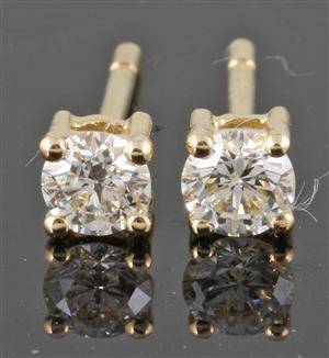 Earrings in 14k set with brilliant cut diamonds 0.34ct