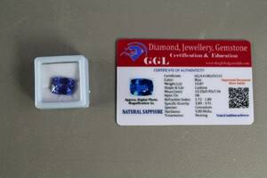 Safir 10,87 ct med certifikat
