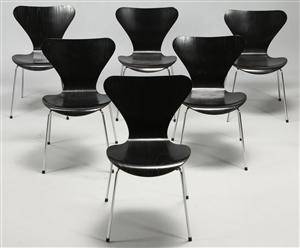 Arne Jacobsen. Sæt på seks stole, model 3107, Syveren 6 
