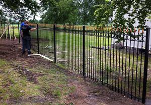 ProGarden Smedejernshegn 4 med guldspir og stolper5 Højde 120 cm 