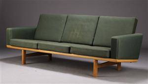 H. J. Wegner. Tre-pers. sofa, model GE-2363