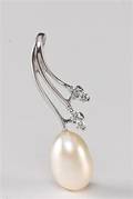 Diamant- og perle vedhæng 0,08 ct. 