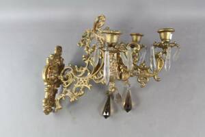 Vägglampett i gjutgods med prismor