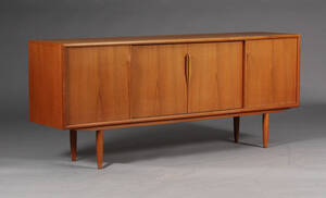 Dansk møbelproducent. Lav skænk, teaktræ