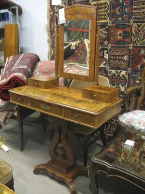 Spegelbord, med lyrformad fot