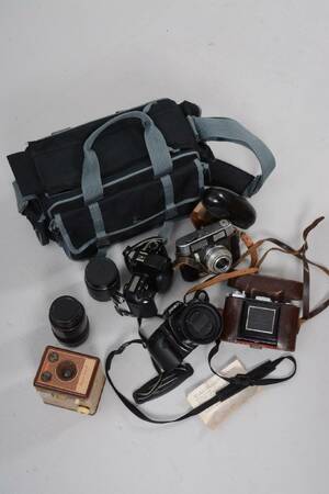 Parti kameror samt objektiv