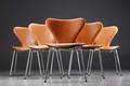 Arne Jacobsen. Seks syverstole model 3107 Cognacfarvet læder 6