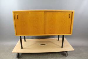 Skåp med skjutdörrar 