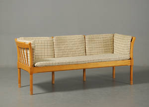 Ubekendt møbelproducent. Tre-personers sofa af bøgetræ.