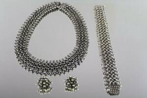 Smyckeset i silver 3 delar, halsband, armband och clipsörhängen 1 par