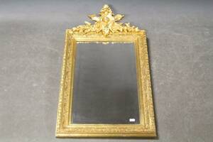 Spegel med förgylld träram