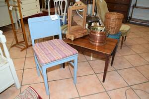 Stol, dekorbord, pigtittare m m