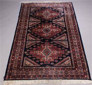 Orientalsk tæppe, 240 x 140 cm.