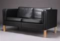 Mogens Hansen. To-pers. sofa, sort skind 