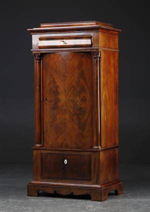 Senempire piedestalskab af mahogni, ca. 1840 