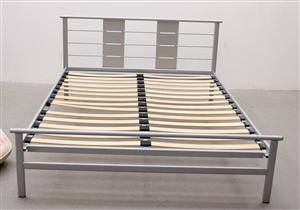 Dubbelsäng, borstat stål