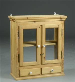 Vitrineskab af fyrretræ