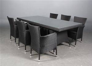 Daneline Havemøbler. Rektangulært polyrattanbord, 6 polyrattan armstole 7