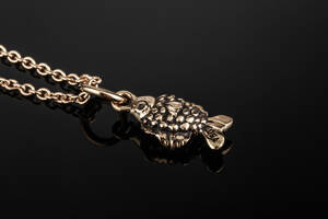 Ole Lynggaard. My Little World Fisk af guld 18 kt. på rund ankerkæde af guld 14 kt. 2