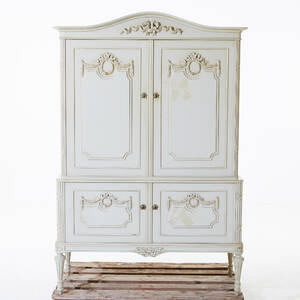 Skåp gustaviansk stil