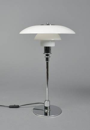 Poul Henningsen 1894 - 1967. PH 32 bordlampe.