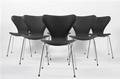 Arne Jacobsen. Sæt på seks stole syveren , model 3107, nybetrukket med sort læder