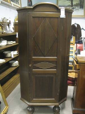 Hörnskåp, Betsad furu