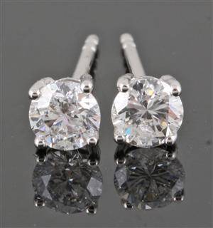 Earrings in 14k white gold set with 2 brilliant cut diamonds 0.58ct 2 This lot has been put up for resale under the new lot no. 3433963