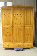 Skåp i furu