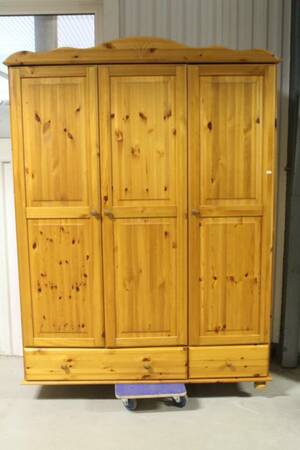 Skåp i furu