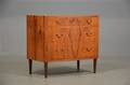 Kommode af nøddetræ