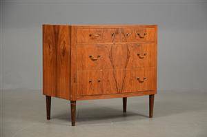 Kommode af nøddetræ