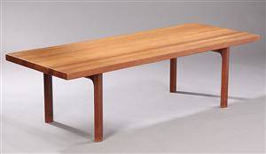 Dansk møbelproducent. Sofabord af massiv teaktræ. 