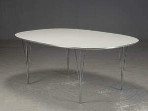   Piet Hein  Bruno Mathsson. Super Elipse spisebord med hvid laminat.