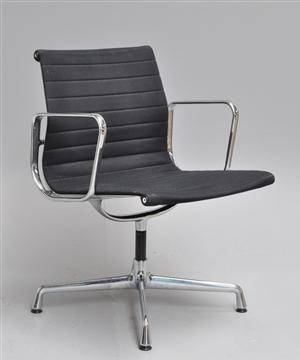 Charles Eames. Kontorstol, model EA-108, sort hopsak