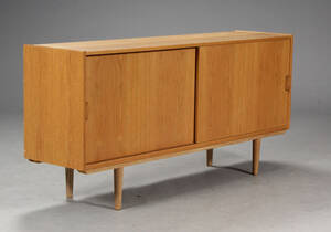 Dansk møbelproducent. Lav skænk, egetræ, 196070erne