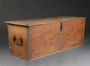 Barok fladlåget kiste af egetræ, 1684