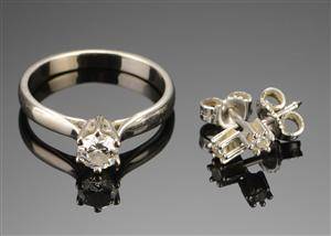 Solitaire ring med ørestikker, 14 kt hvidguld og diamant 3