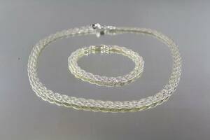 Halsband och armband i silver 