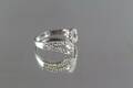 Ring i vitt guld 14 k med 28 st vita stenar