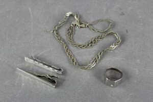 Halsband, ring och slipsnålar 2 st i silver 