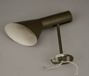Væglampe, Louis Poulsen, AJ-væglampe af Arne Jacobsen