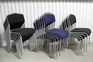 Stapelbara stolar 17 st