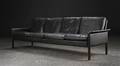 Hans Olsen. Fire pers. sofa, rio palisander og sort læder 